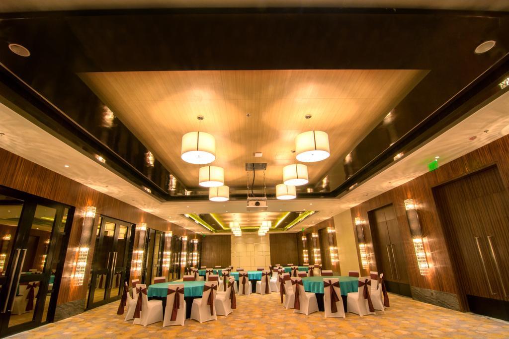 Courtyard By Marriott Bilaspur Buitenkant foto