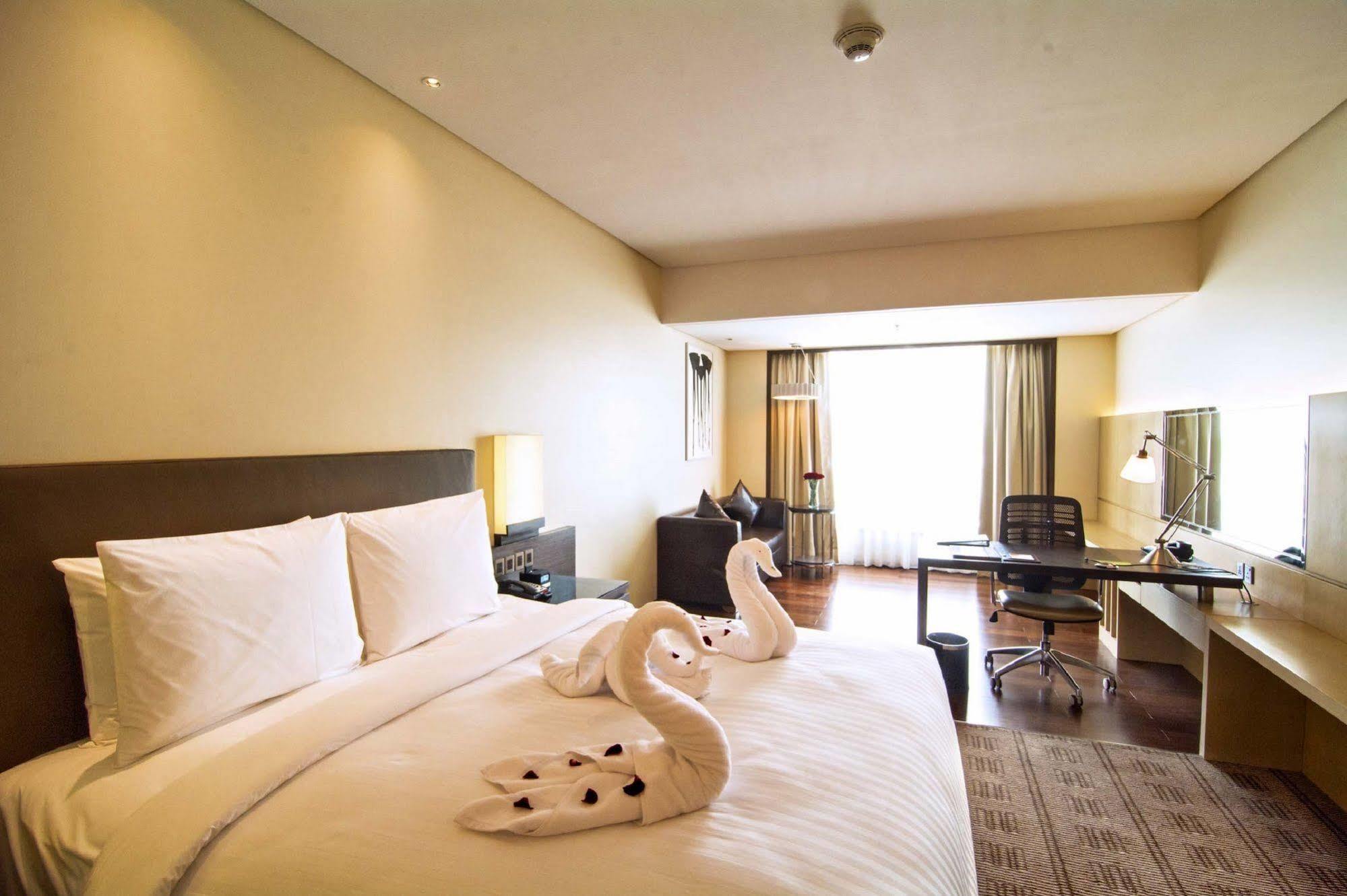Courtyard By Marriott Bilaspur Buitenkant foto