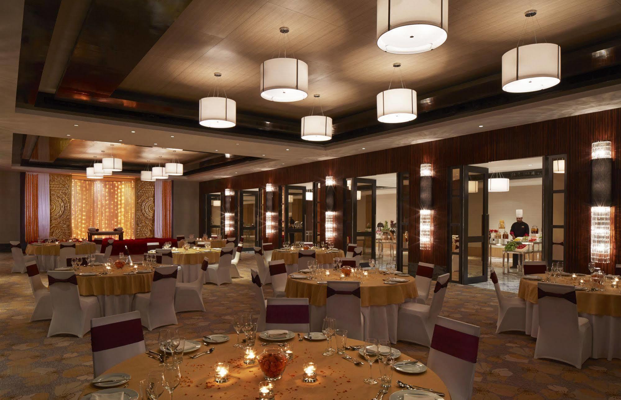 Courtyard By Marriott Bilaspur Buitenkant foto